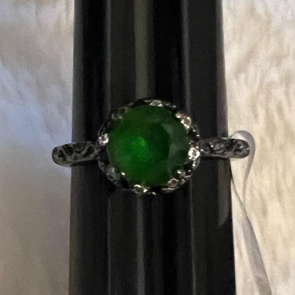 Fragrant Jewels emerald green / black colored Ring size 8